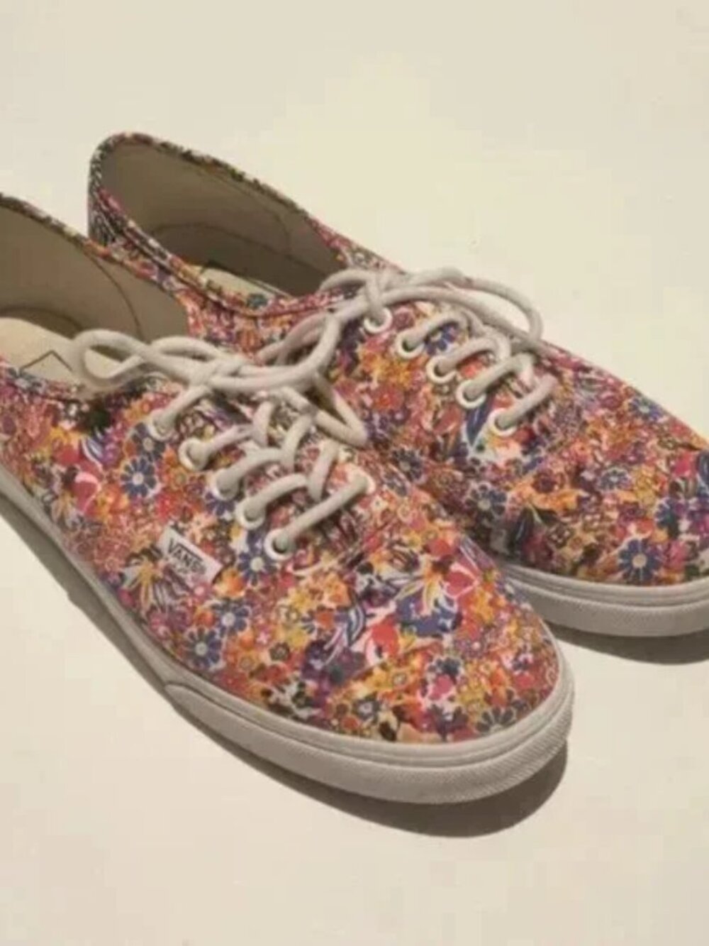 Vans Off the Wall Woman Size 7 RARE Flowered Gym Shoe Sneakers